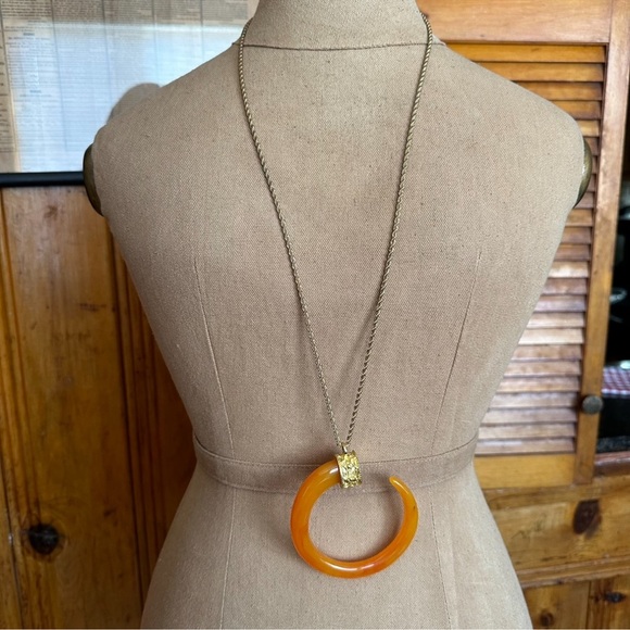 💸SOLD💸RARE Vintage Kenneth Jay Lane Orange Horn on Gold Tone Statement Necklac - Picture 6 of 6
